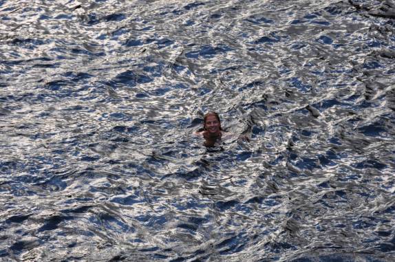 Nadando em poço do Rio do Couro, na Chapada dos Veadeiros, região de Alto Paraíso - GO